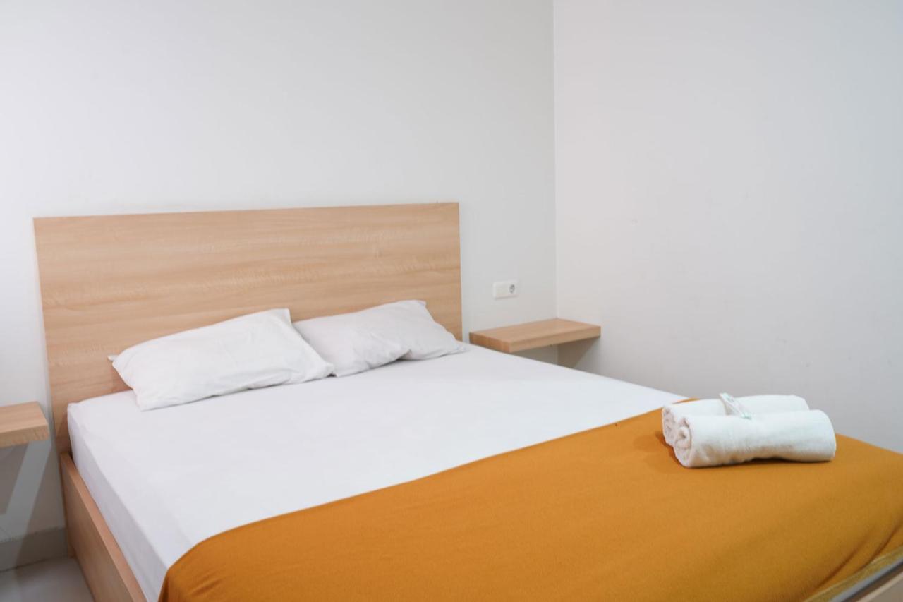 Urooms Tanah Abang Jakarta Kültér fotó